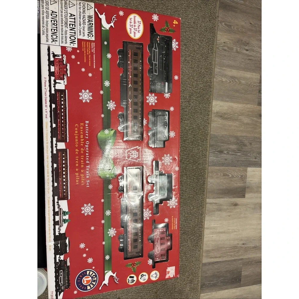 NEW Lionel 37-Piece Battery Operated Christmas Railroad Train Set Penn 712070